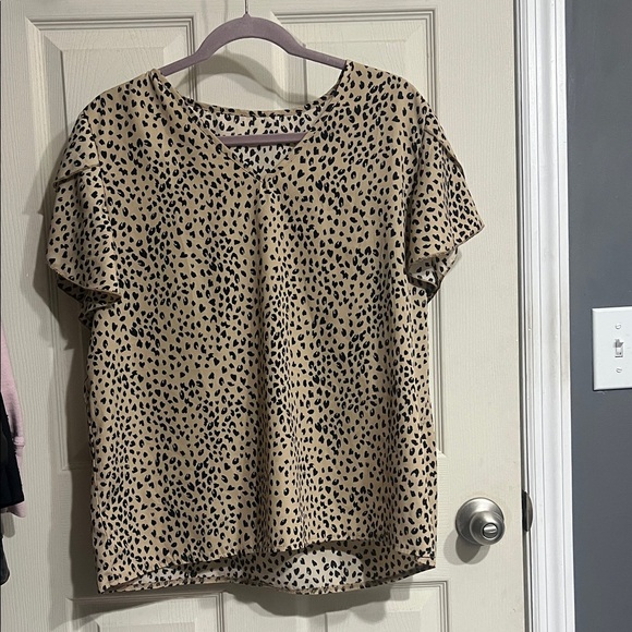 SHEIN Tops - SHEIN Tan and Black Leopard Print Short Sleeve Top